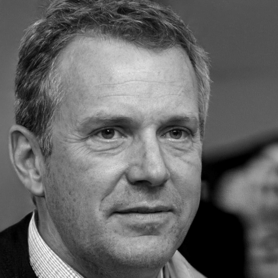 Portrait de Marc Dubois, expert en planification financière